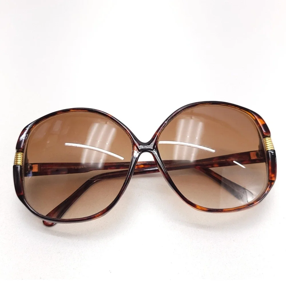 Perry Ellis Vintage Oversized Round Tortoiseshell Sunglasses Brown Gradient Lens